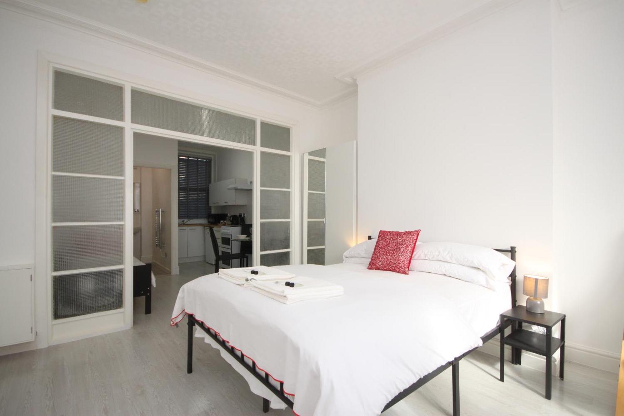 Barton Beachside - Stylish Studio Apartment, Double & Single - Central Beach & Promenade Location - Over 21'S, Family Friendly Only, Id Required Blackpool Phòng bức ảnh