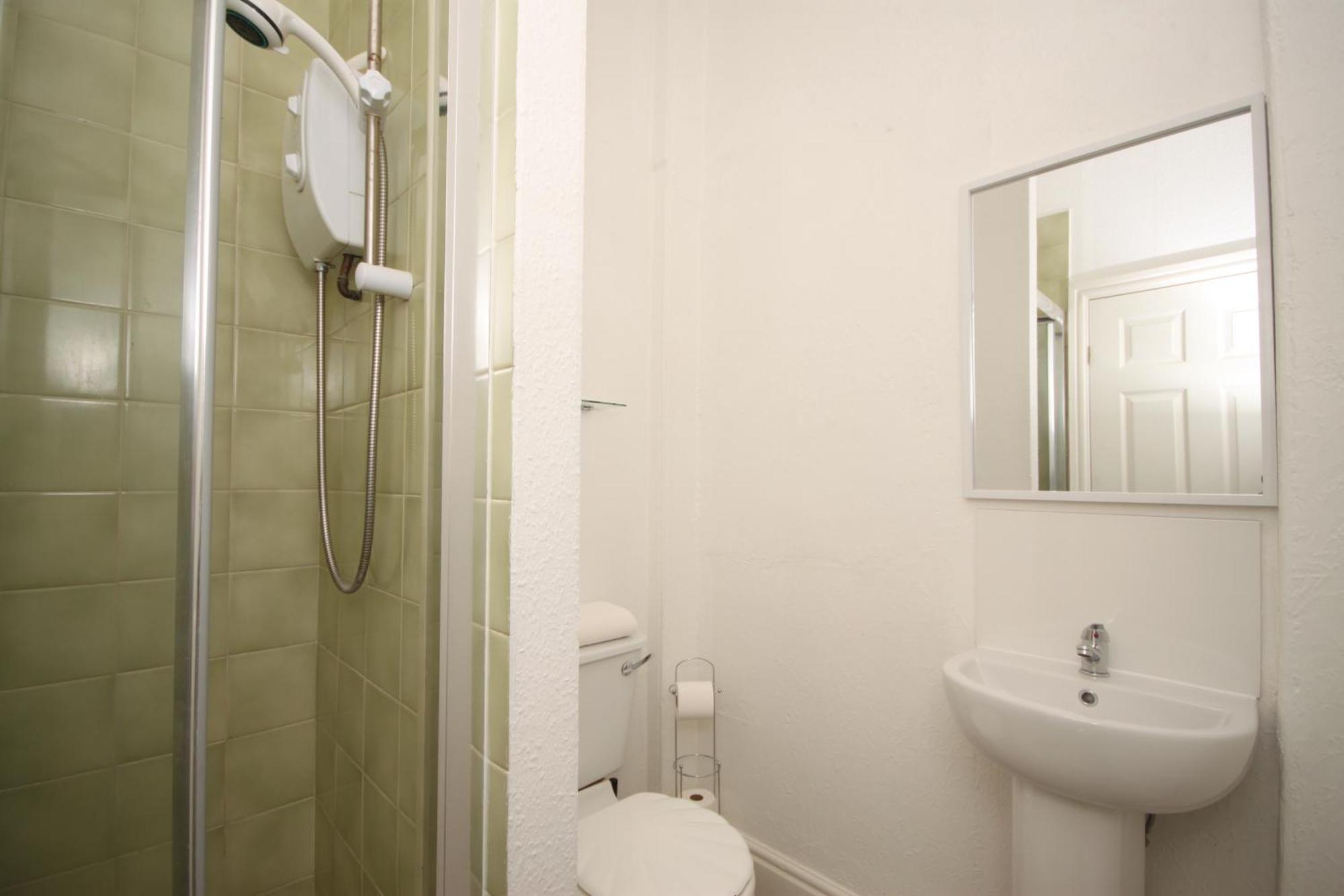 Barton Beachside - Stylish Studio Apartment, Double & Single - Central Beach & Promenade Location - Over 21'S, Family Friendly Only, Id Required Blackpool Phòng bức ảnh