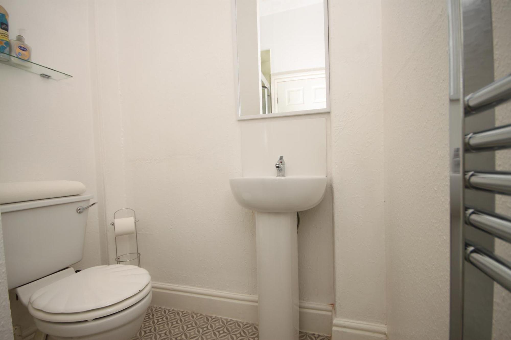 Barton Beachside - Stylish Studio Apartment, Double & Single - Central Beach & Promenade Location - Over 21'S, Family Friendly Only, Id Required Blackpool Phòng bức ảnh
