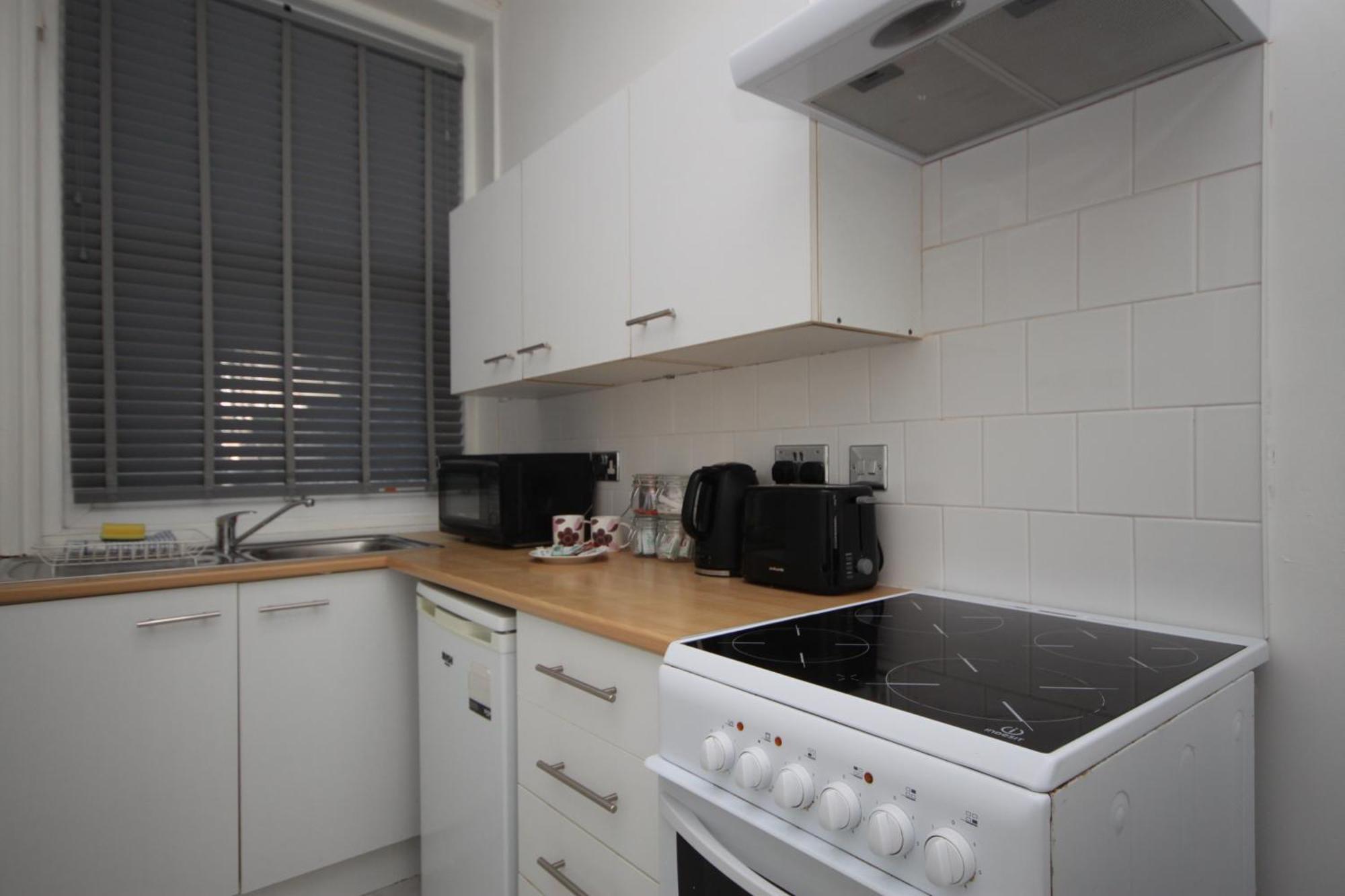 Barton Beachside - Stylish Studio Apartment, Double & Single - Central Beach & Promenade Location - Over 21'S, Family Friendly Only, Id Required Blackpool Phòng bức ảnh