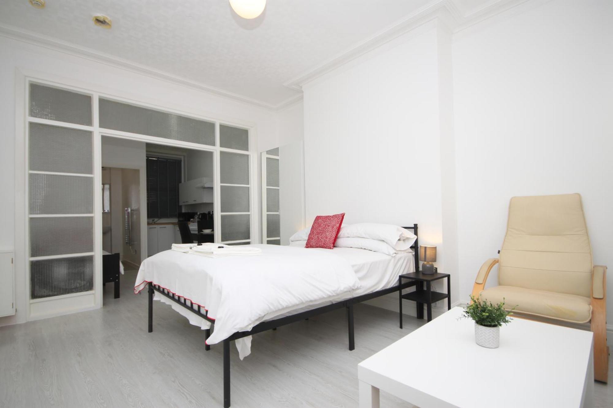 Barton Beachside - Stylish Studio Apartment, Double & Single - Central Beach & Promenade Location - Over 21'S, Family Friendly Only, Id Required Blackpool Phòng bức ảnh