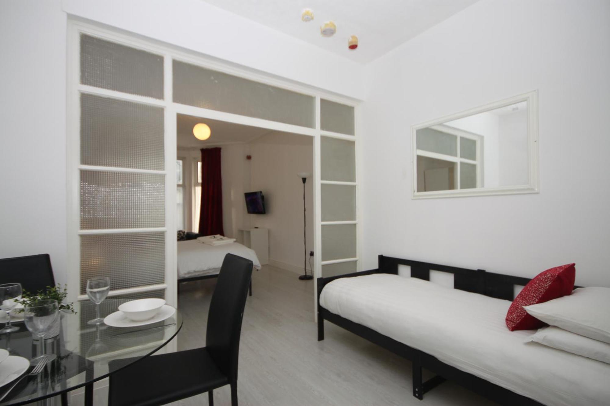 Barton Beachside - Stylish Studio Apartment, Double & Single - Central Beach & Promenade Location - Over 21'S, Family Friendly Only, Id Required Blackpool Phòng bức ảnh