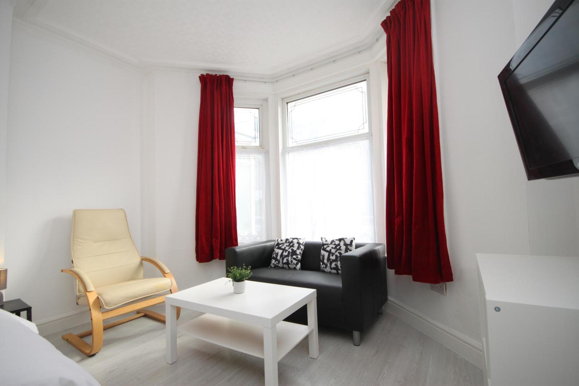 Barton Beachside - Stylish Studio Apartment, Double & Single - Central Beach & Promenade Location - Over 21'S, Family Friendly Only, Id Required Blackpool Phòng bức ảnh
