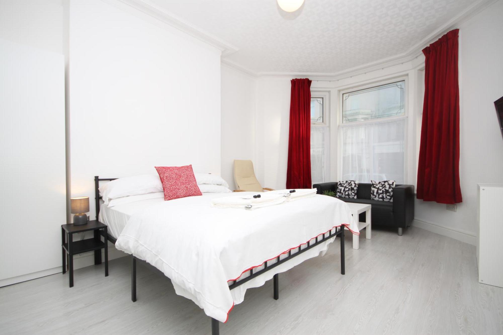 Barton Beachside - Stylish Studio Apartment, Double & Single - Central Beach & Promenade Location - Over 21'S, Family Friendly Only, Id Required Blackpool Phòng bức ảnh
