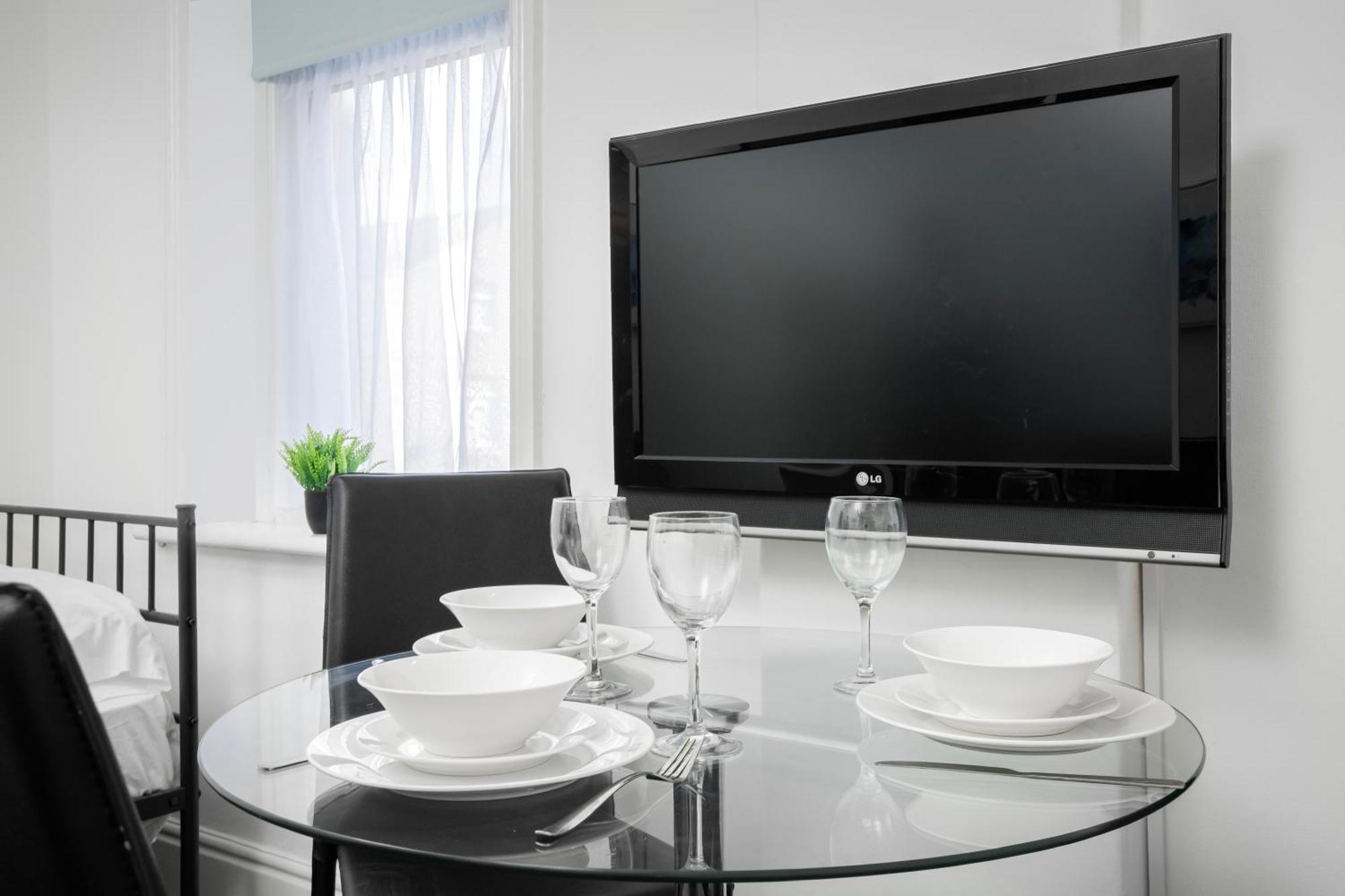 Barton Beachside - Stylish Studio Apartment, Double & Single - Central Beach & Promenade Location - Over 21'S, Family Friendly Only, Id Required Blackpool Ngoại thất bức ảnh