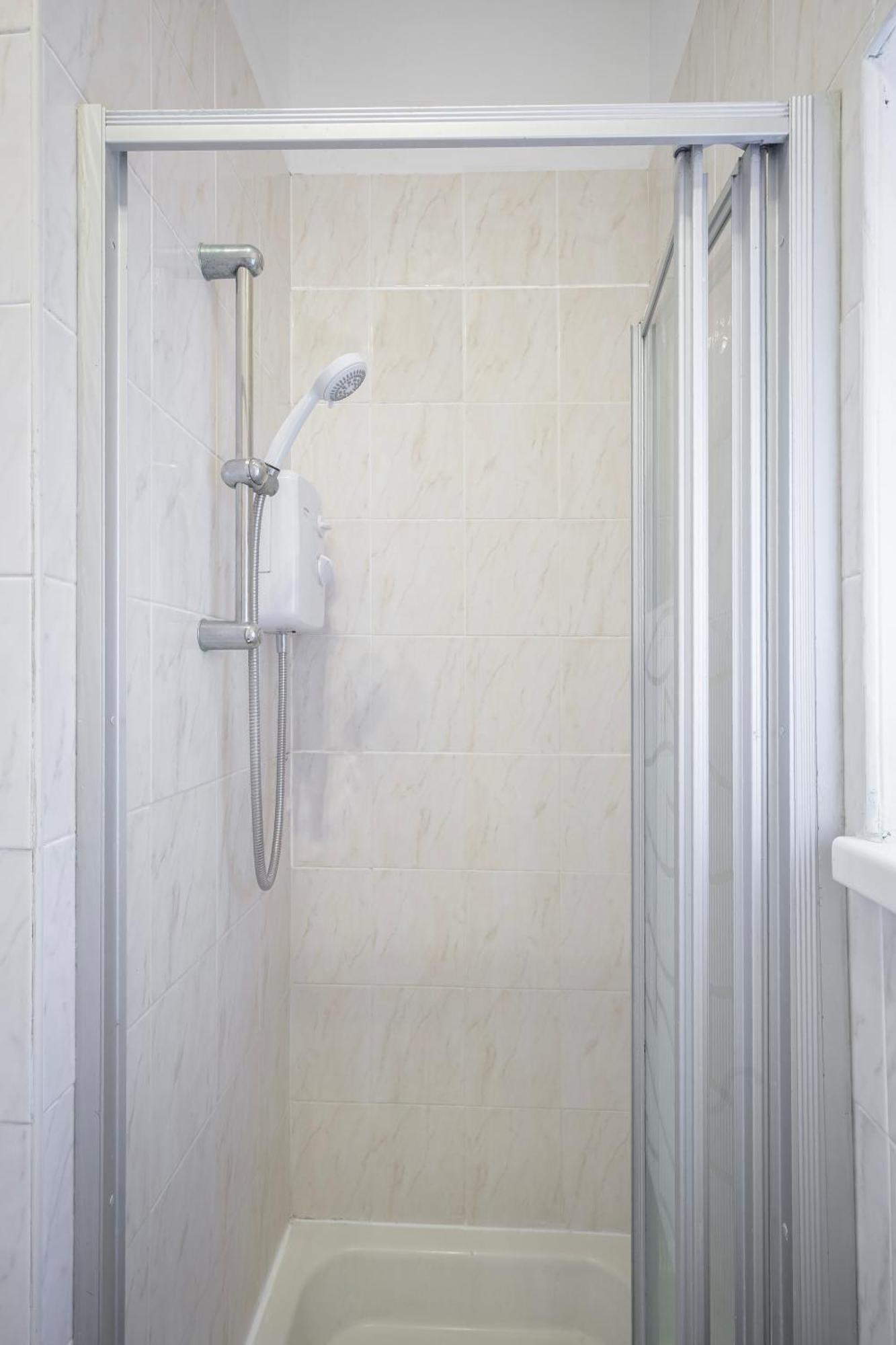 Barton Beachside - Stylish Studio Apartment, Double & Single - Central Beach & Promenade Location - Over 21'S, Family Friendly Only, Id Required Blackpool Ngoại thất bức ảnh