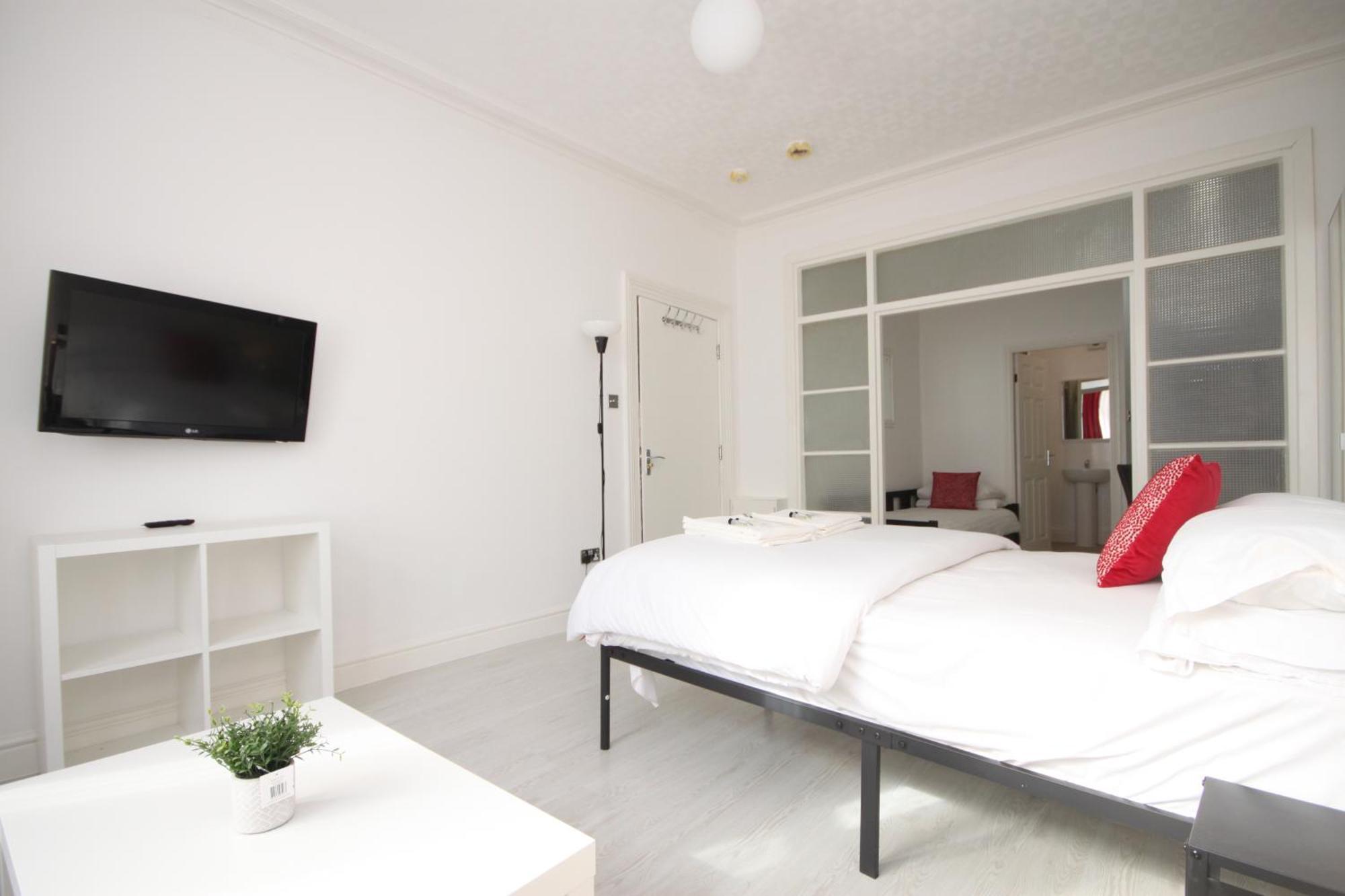 Barton Beachside - Stylish Studio Apartment, Double & Single - Central Beach & Promenade Location - Over 21'S, Family Friendly Only, Id Required Blackpool Phòng bức ảnh